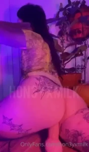Honeyxmilk [ hon3yxmilk ] Onlyfans leaked video 18255171 on Hotleaks.tv