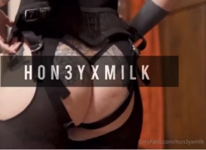 Honeyxmilk [ hon3yxmilk ] Onlyfans leaked video 18255342 on Hotleaks.tv