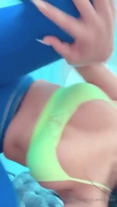 1537533