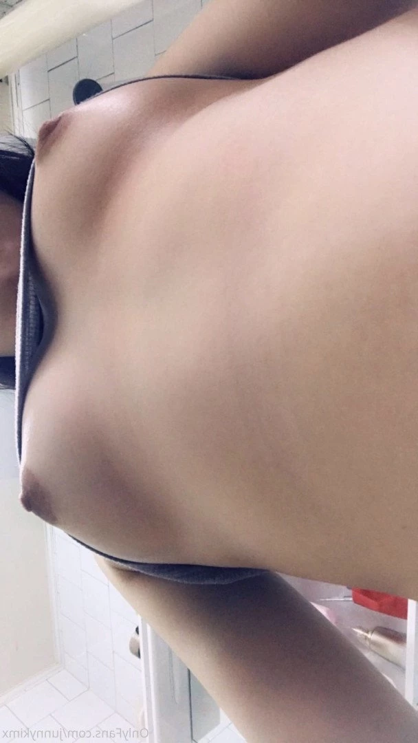  [ junnykimx ] Onlyfans leaked photo 4640194 on Hotleaks.tv