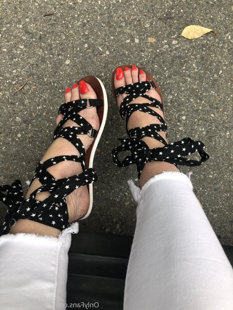 beneathmytoes Onlyfans leaked photo 7448694 on Hotleaks.tv