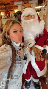 7637595