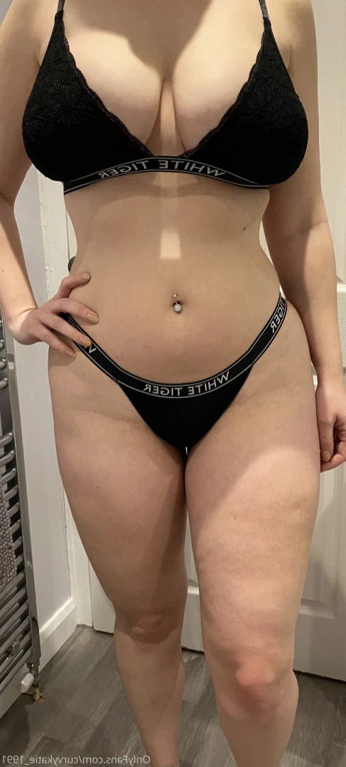 Katie Hot Wife 32FF [ curvykatie_1991 ] Onlyfans leaked photo 11048998 on Hotleaks.tv