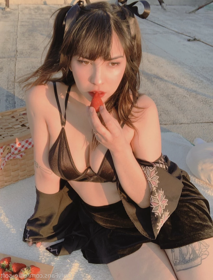 EdieSoft [ edie_soft ] Onlyfans leaked photo 7662987 on Hotleaks.tv