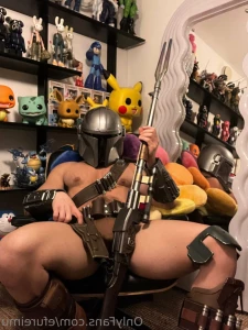 15701933