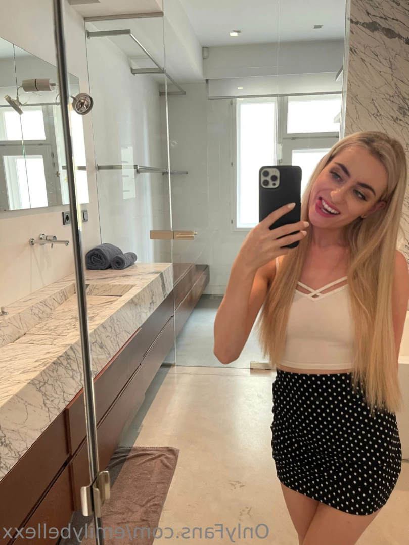 Emily Bellexx [ emilybellexx ] Onlyfans leaked photo 11049280 on Hotleaks.tv