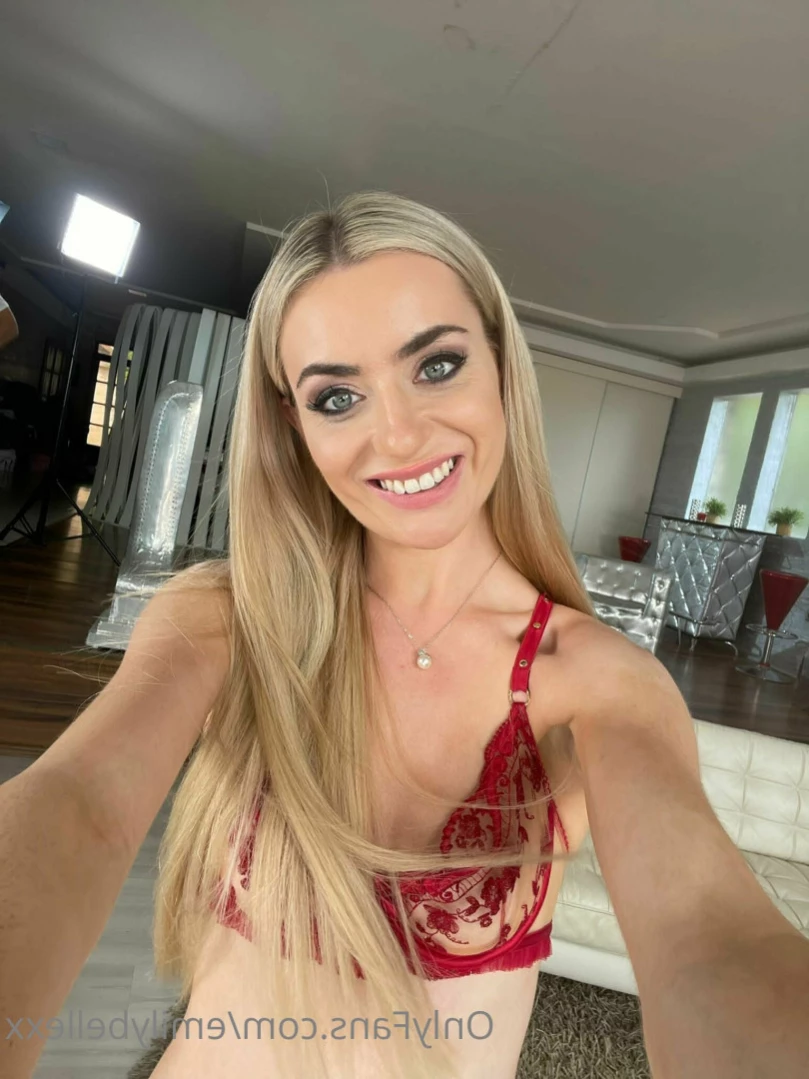 Emily Bellexx [ emilybellexx ] Onlyfans leaked photo 12129996 on Hotleaks.tv