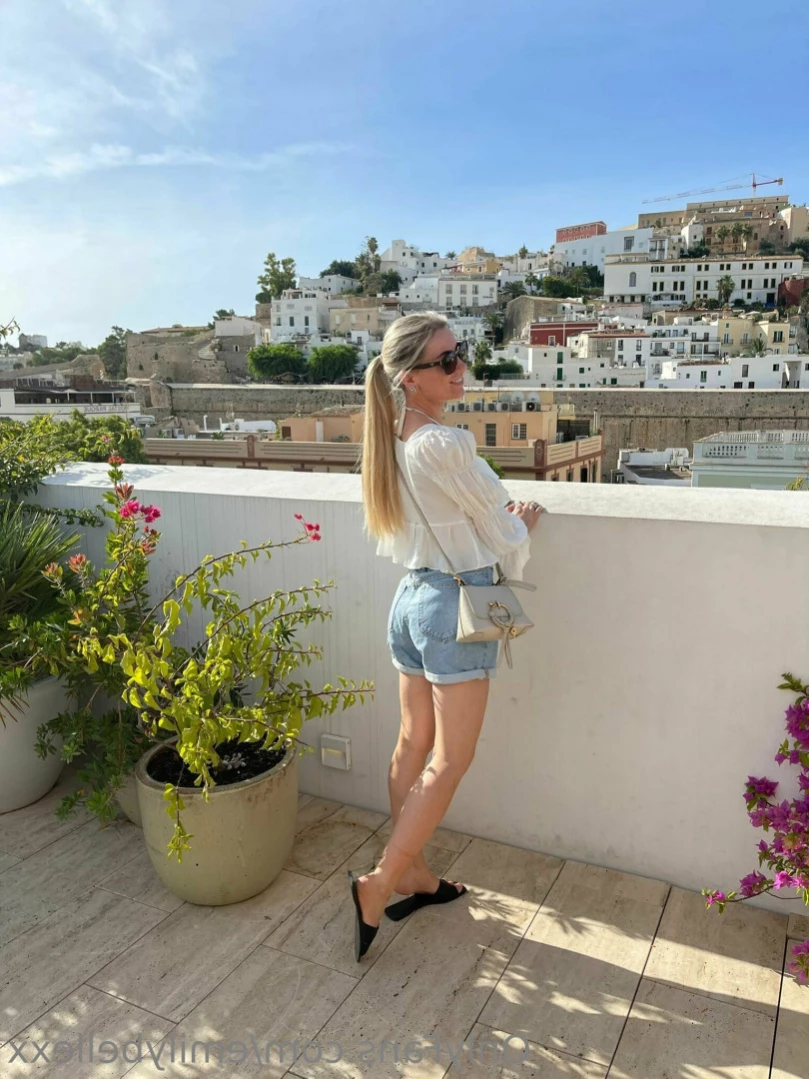 Emily Bellexx [ emilybellexx ] Onlyfans leaked photo 14875719 on Hotleaks.tv