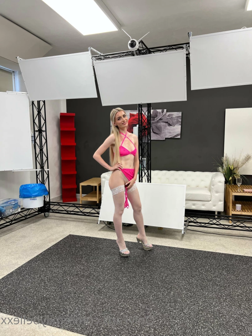 Emily Bellexx [ emilybellexx ] Onlyfans leaked photo 15359484 on Hotleaks.tv