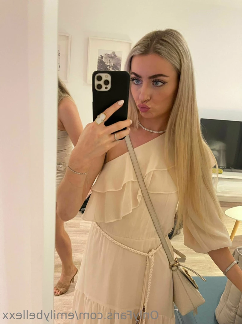 Emily Bellexx [ emilybellexx ] Onlyfans leaked photo 15588963 on Hotleaks.tv