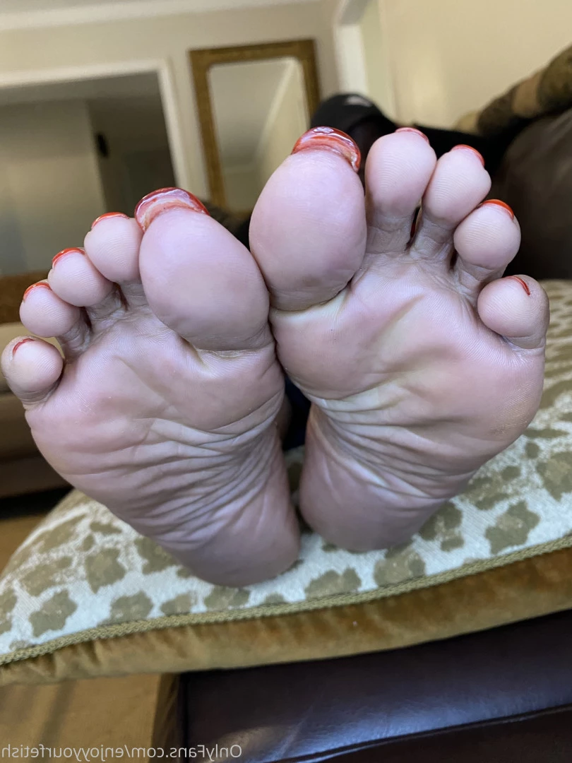 THE FOOT WORSHIP LEGEND [ enjoyyourfetish ] Onlyfans leaked photo 7243824 on Hotleaks.tv