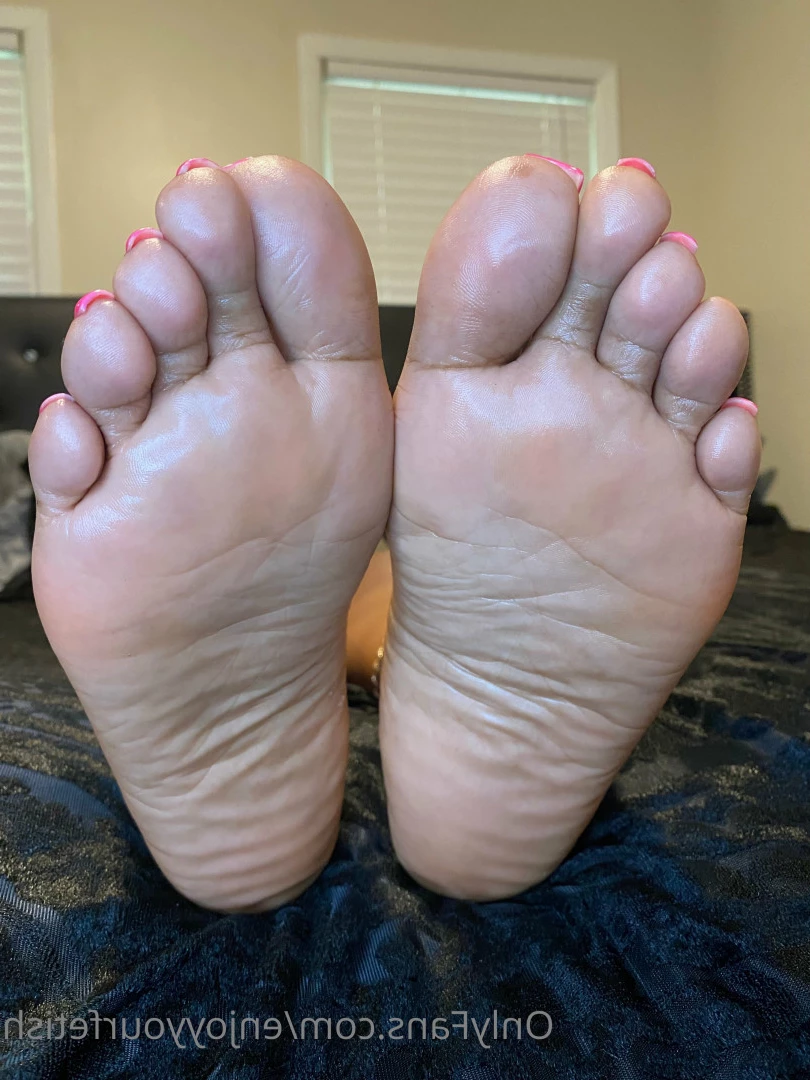 THE FOOT WORSHIP LEGEND [ enjoyyourfetish ] Onlyfans leaked photo 7294053 on Hotleaks.tv