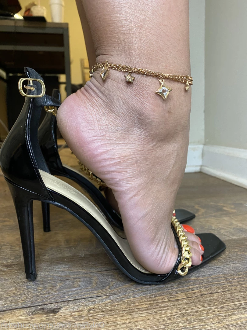 THE FOOT WORSHIP LEGEND [ enjoyyourfetish ] Onlyfans leaked photo 7295694 on Hotleaks.tv