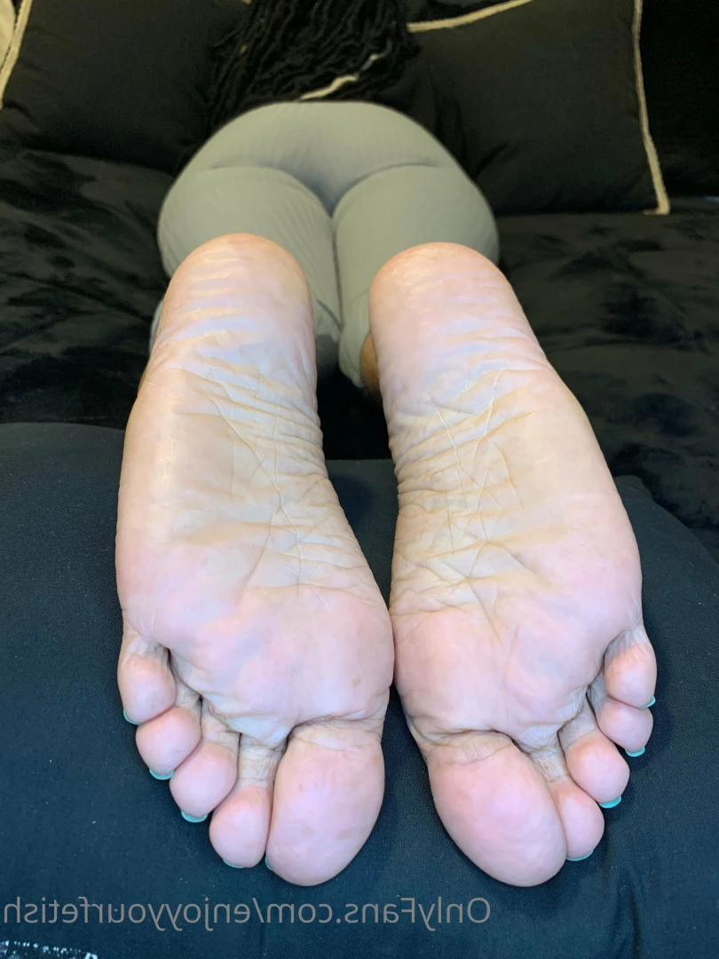 THE FOOT WORSHIP LEGEND [ enjoyyourfetish ] Onlyfans leaked photo 7304908 on Hotleaks.tv