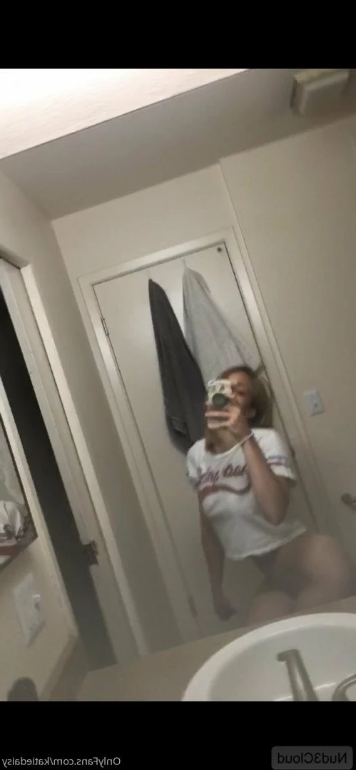 𝒦𝒶𝓉𝒾ℯ [ katiedaisy ] Onlyfans leaked photo 593383 on Hotleaks.tv