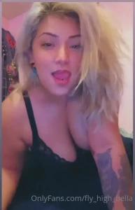 7633563