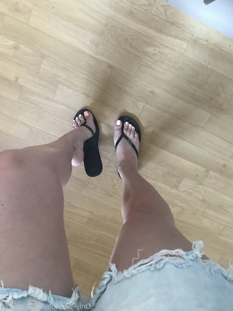 @footsiegalore [ footsiegalore ] Onlyfans leaked photo 7270294 on Hotleaks.tv