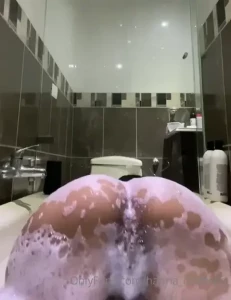 7575886