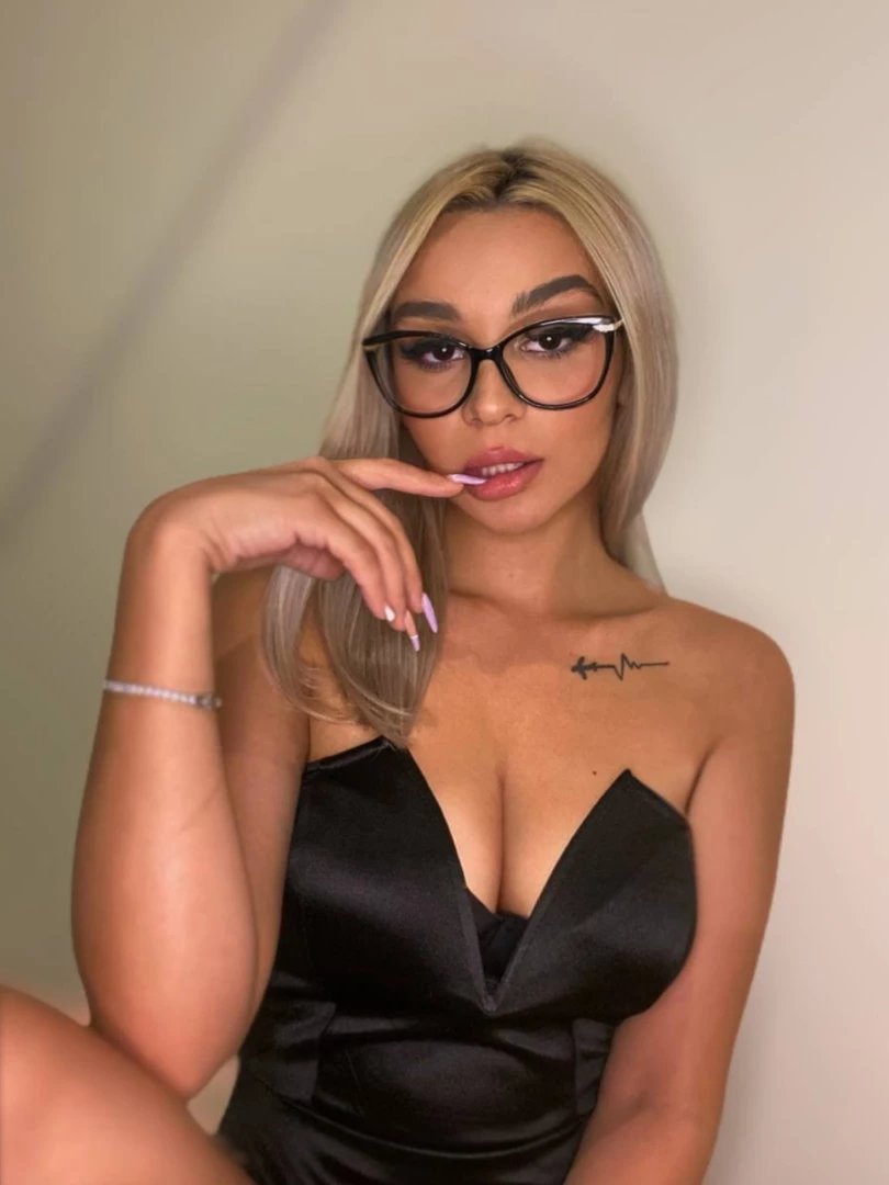 Helen Queen [ helenqueen ] Onlyfans leaked photo 7386728 on Hotleaks.tv