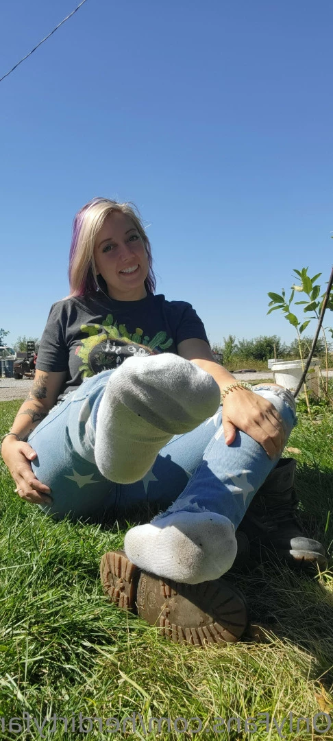 Sara [ herdirtyfarmsocksfree ] Onlyfans leaked photo 7146072 on Hotleaks.tv