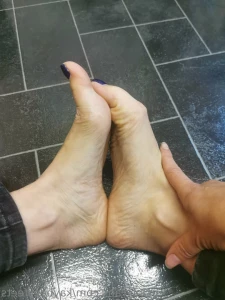 6896122