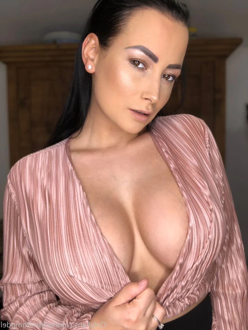 kelliSmith [ kellismithmodel ] Onlyfans leaked photo 7295475 on Hotleaks.tv