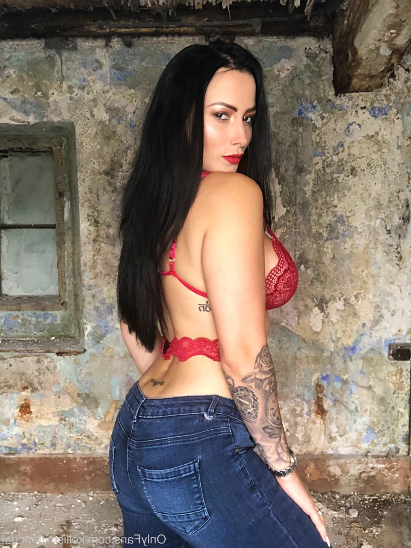 kelliSmith [ kellismithmodel ] Onlyfans leaked photo 7305233 on Hotleaks.tv