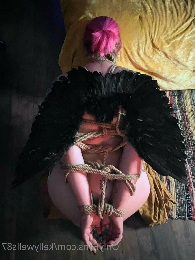 Kelly 🍑 With the ass [ kellywells87 ] Onlyfans leaked photo 7515873 on Hotleaks.tv