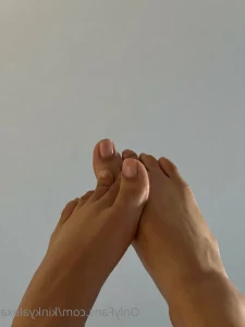 7046327
