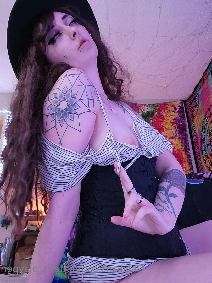 Kitten/Kat🐈🌸 [ kittens_playpen ] Onlyfans leaked photo 10621453 on Hotleaks.tv