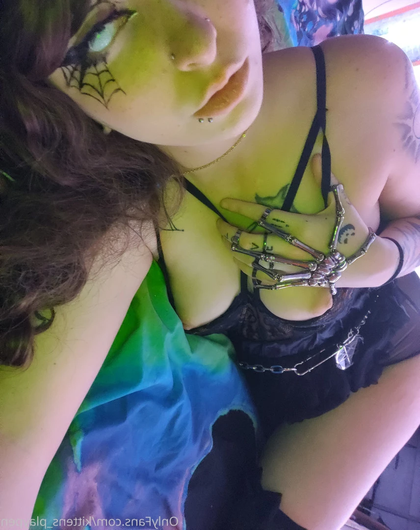 Kitten/Kat🐈🌸 [ kittens_playpen ] Onlyfans leaked photo 10724984 on Hotleaks.tv