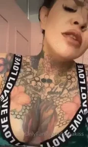 Layna Goddess 💦👑 [ laynakiss ] Onlyfans leaked video 7352581 on Hotleaks.tv