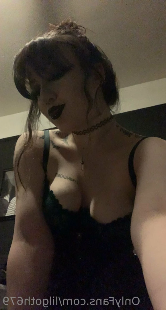 mommy [ lilgoth679 ] Onlyfans leaked photo 7590018 on Hotleaks.tv