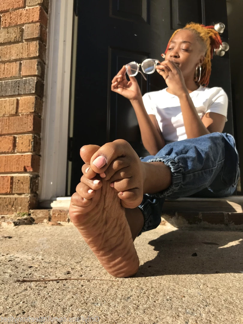 littleebonyfeet Onlyfans leaked photo 7354440 on Hotleaks.tv
