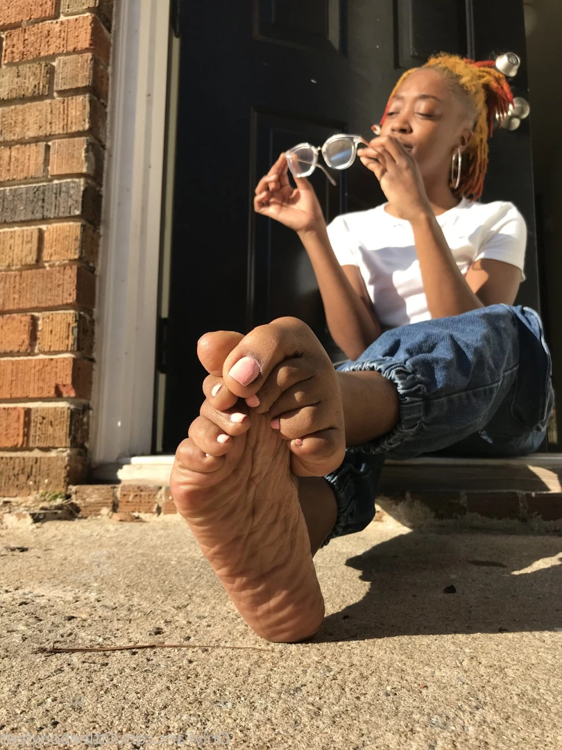 littleebonyfeet Onlyfans leaked photo 7358303 on Hotleaks.tv