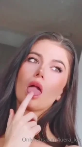 1589573