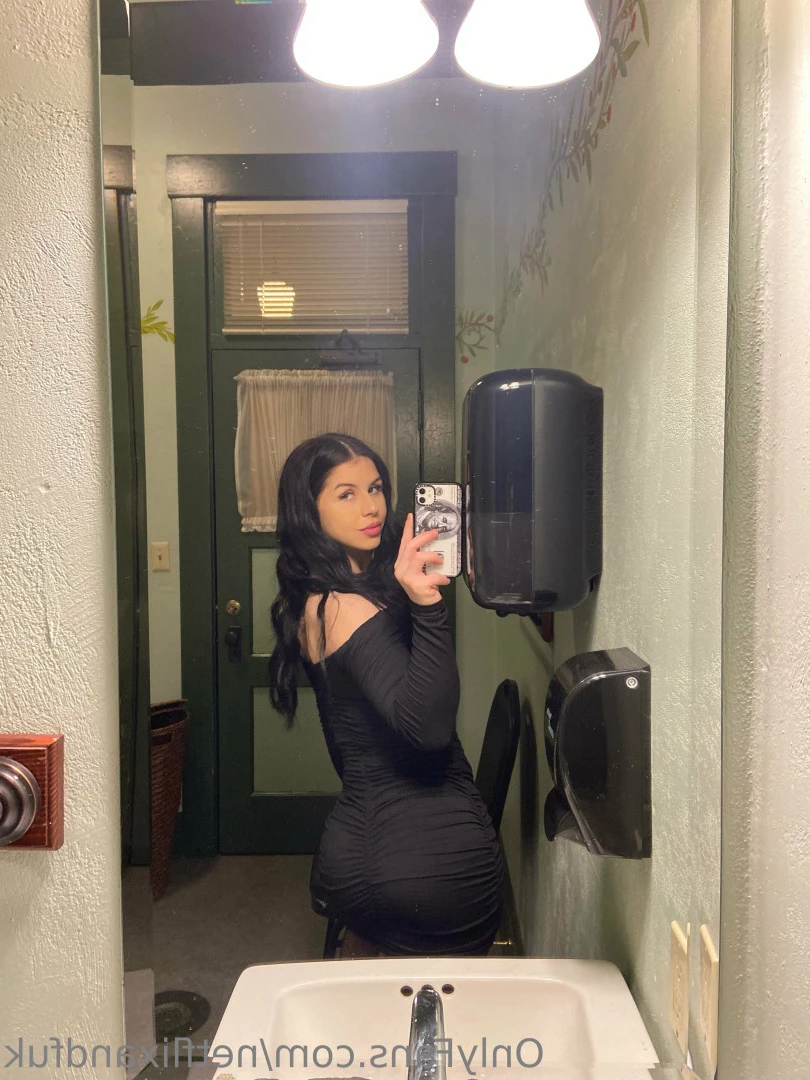 College freshman 😜 [ lizzysnyder18 ] Onlyfans leaked photo 6838885 on Hotleaks.tv