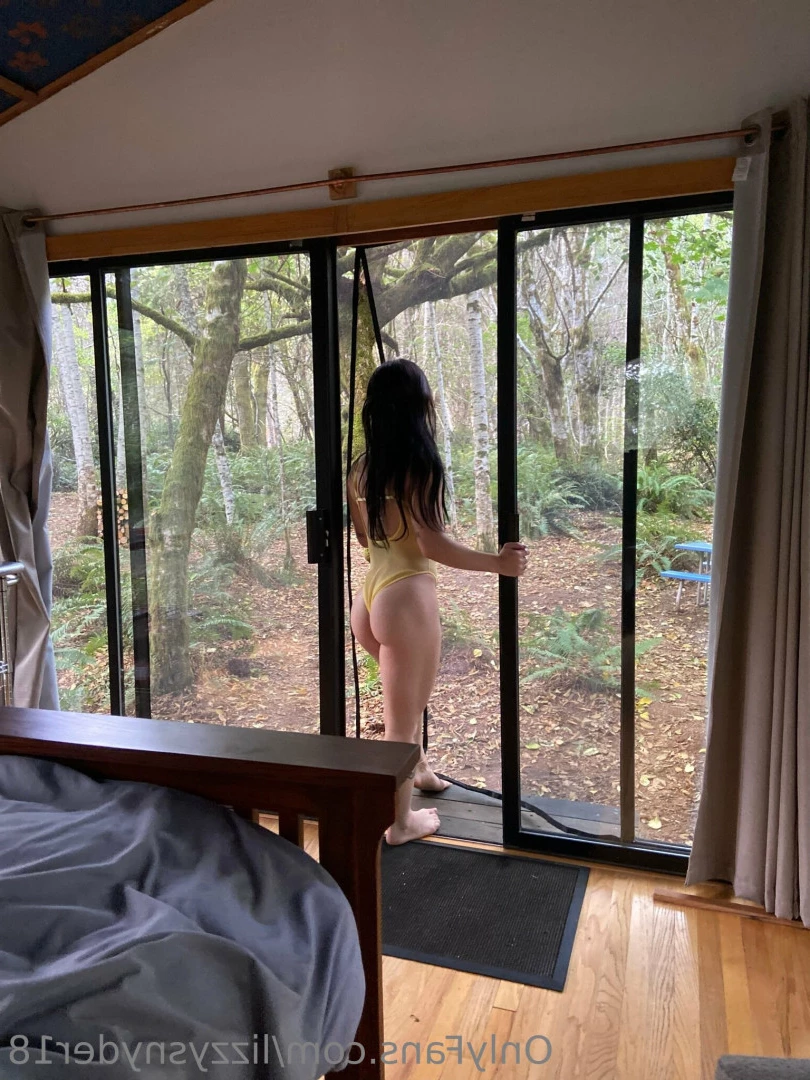 College freshman 😜 [ lizzysnyder18 ] Onlyfans leaked photo 10461112 on Hotleaks.tv