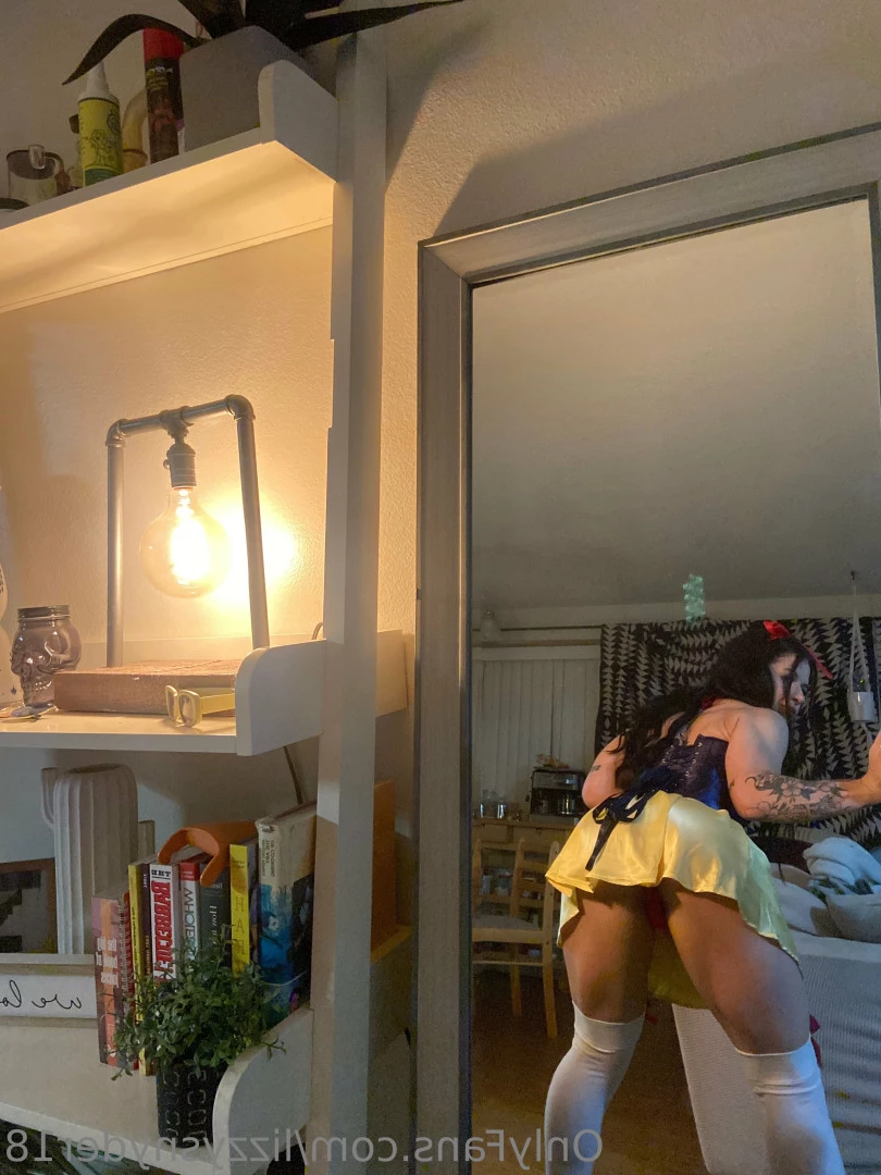 College freshman 😜 [ lizzysnyder18 ] Onlyfans leaked photo 10462560 on Hotleaks.tv