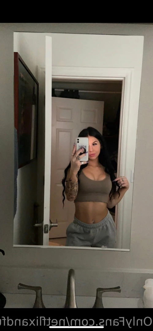 College freshman 😜 [ lizzysnyder18 ] Onlyfans leaked photo 10463702 on Hotleaks.tv