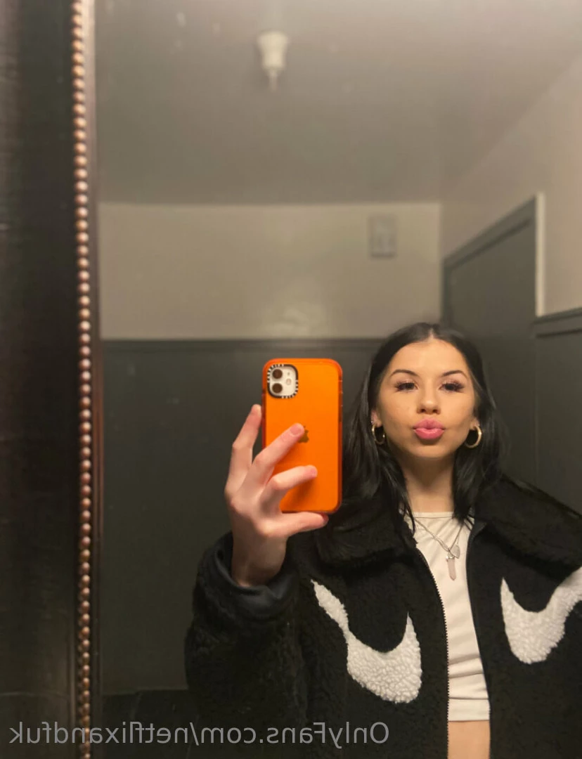 College freshman 😜 [ lizzysnyder18 ] Onlyfans leaked photo 10464194 on Hotleaks.tv