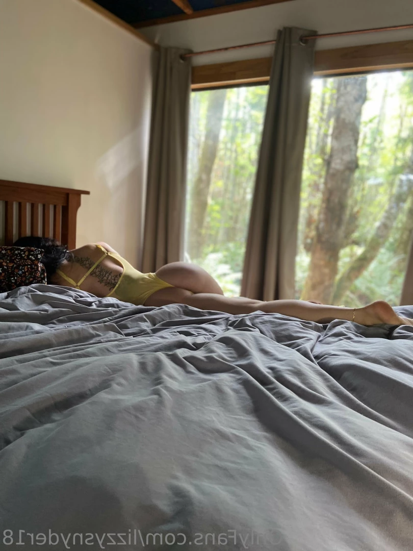 College freshman 😜 [ lizzysnyder18 ] Onlyfans leaked photo 10464645 on Hotleaks.tv