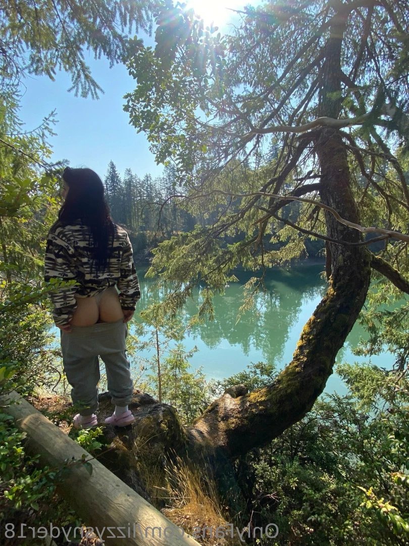 College freshman 😜 [ lizzysnyder18 ] Onlyfans leaked photo 10465315 on Hotleaks.tv