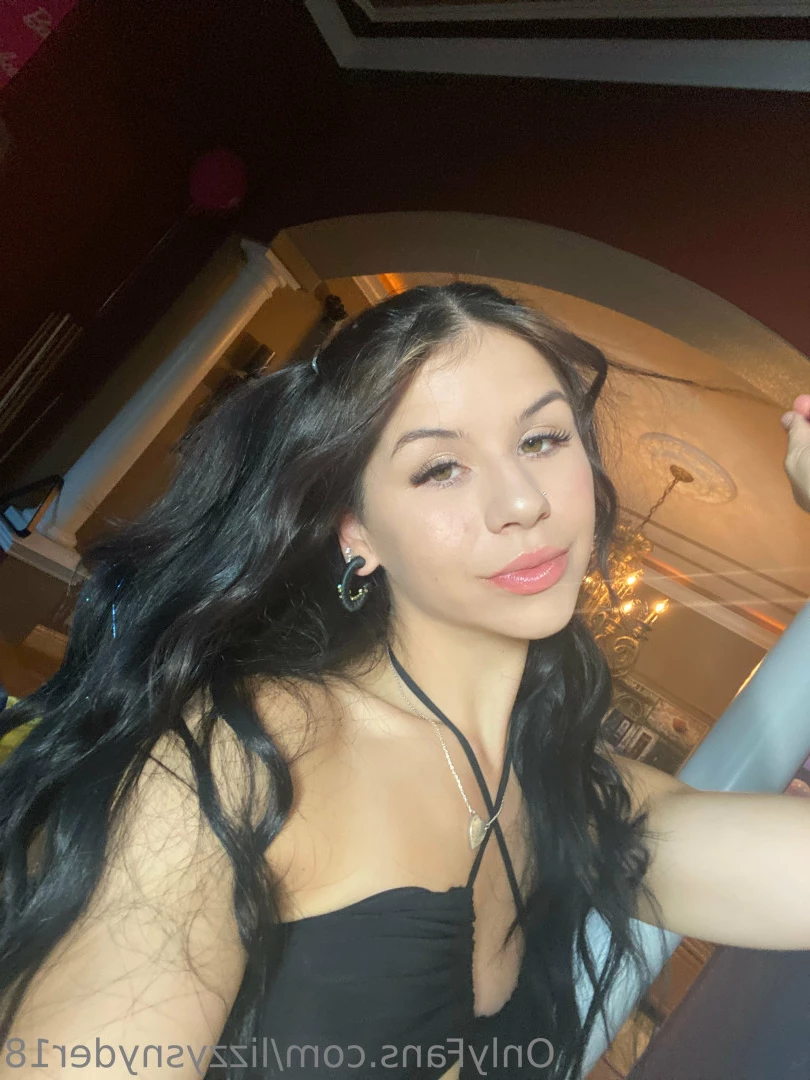 College freshman 😜 [ lizzysnyder18 ] Onlyfans leaked photo 10466578 on Hotleaks.tv