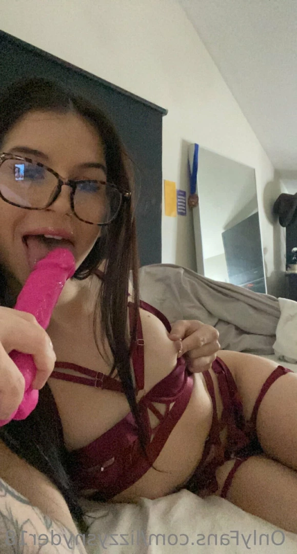 College freshman 😜 [ lizzysnyder18 ] Onlyfans leaked photo 10467012 on Hotleaks.tv