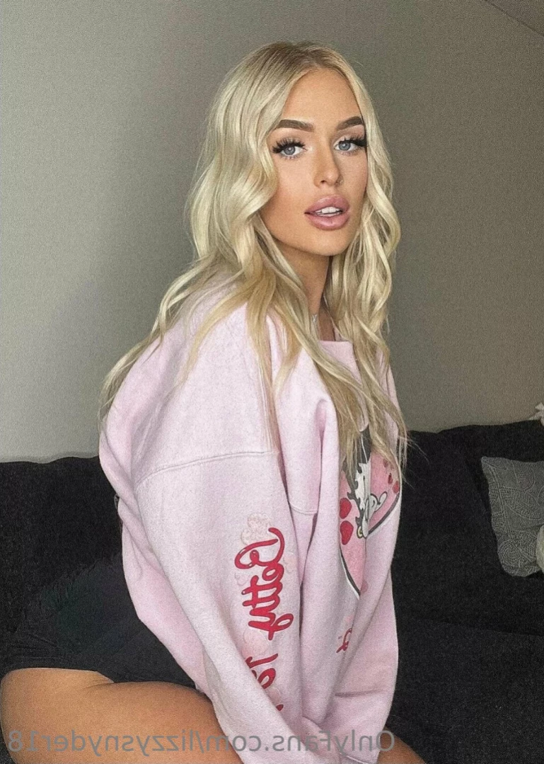 College freshman 😜 [ lizzysnyder18 ] Onlyfans leaked photo 10904935 on Hotleaks.tv