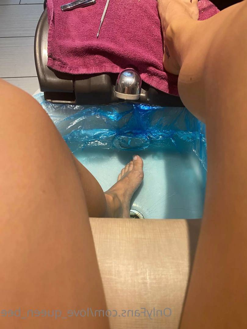 She’s Queen Bee [ love_queen_bee ] Onlyfans leaked photo 7443422 on Hotleaks.tv