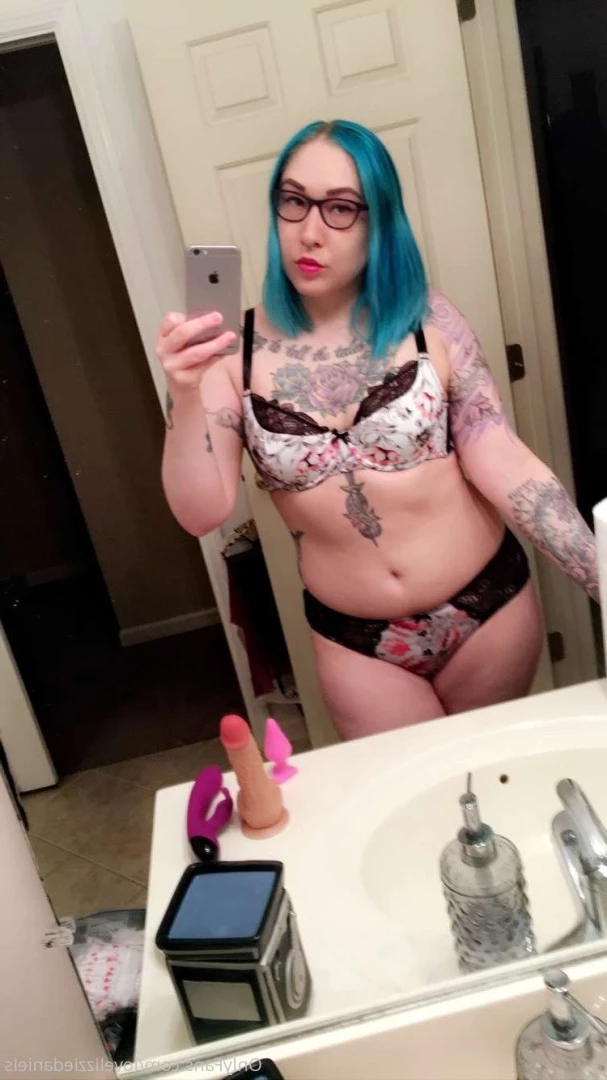 Love Lizzie Daniels [ lovelizziedaniels ] Onlyfans leaked photo 7319595 on Hotleaks.tv