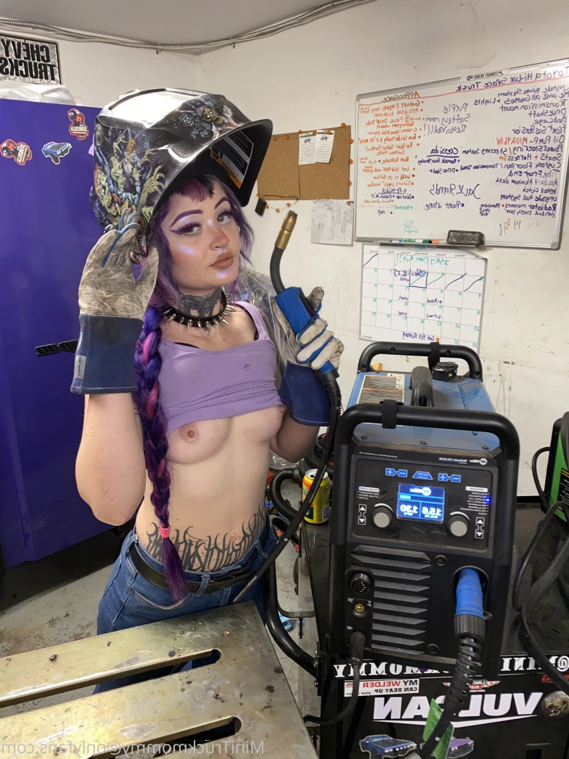 Naughty Lil Mechanic 💦 [ minitruckmommy ] Onlyfans leaked photo 7264874 on Hotleaks.tv