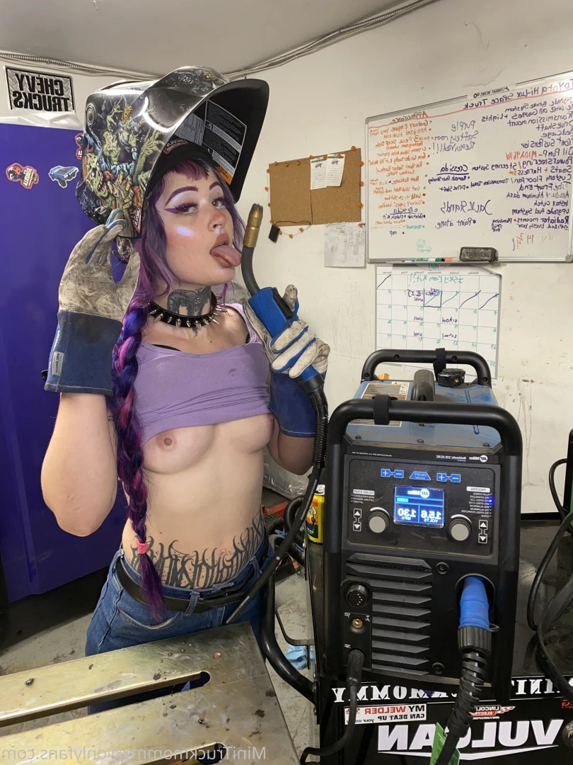 Naughty Lil Mechanic 💦 [ minitruckmommy ] Onlyfans leaked photo 7264986 on Hotleaks.tv